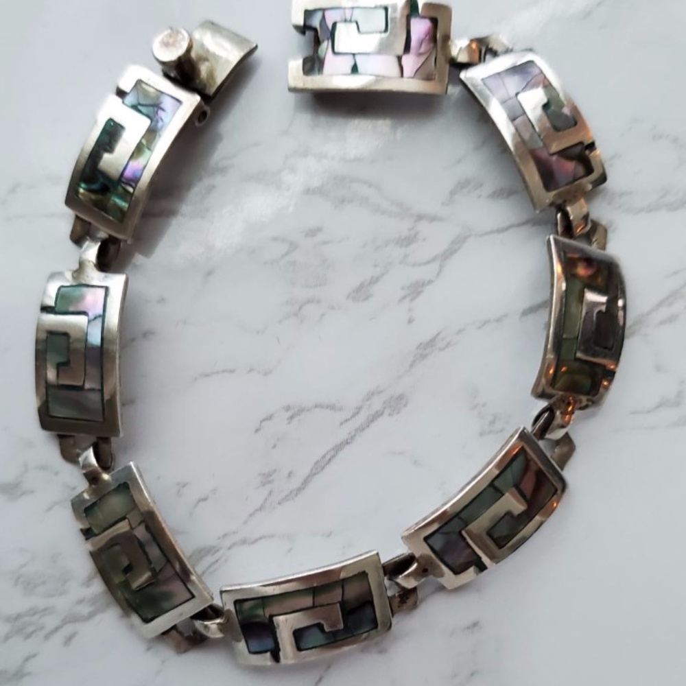 BRACELET / STERLING SILVER W/ SHELL INLAY